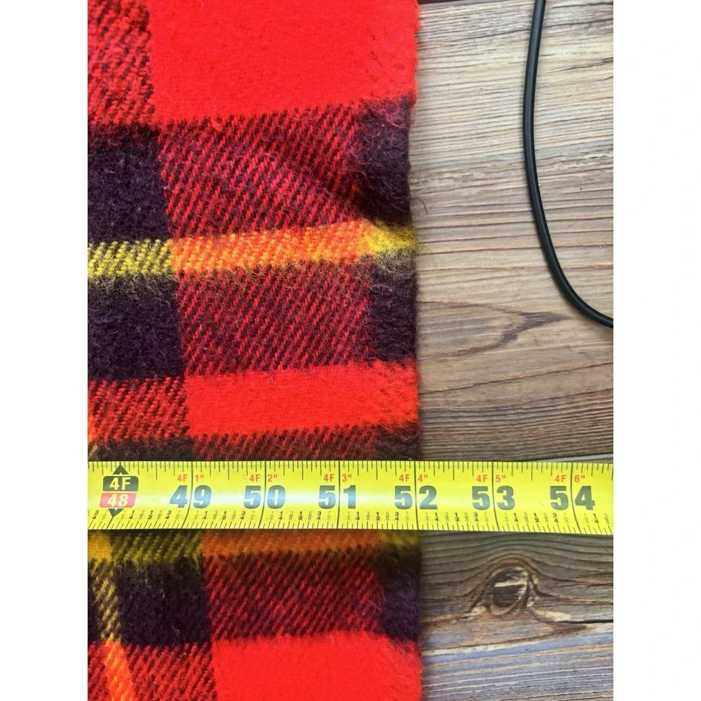 Faribo Red Tartan Plaid 100% Acrylic Blanket Throw Stadium Holiday 54x52‎